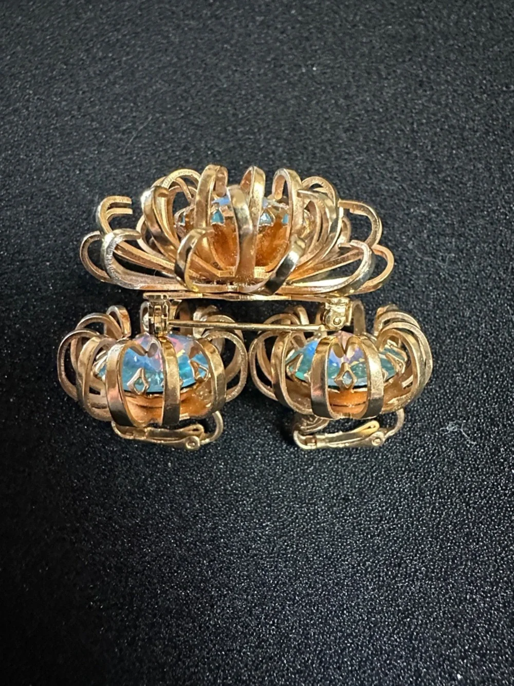 1969 Sarah Coventry Mystic Blue Brooch and Clip-On Earrings - Picture 9 of 13